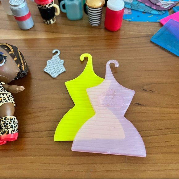 Lot Of 2 LOL Surprise Dolls And Multiple Mixed Accessories - Picture 3 of 7